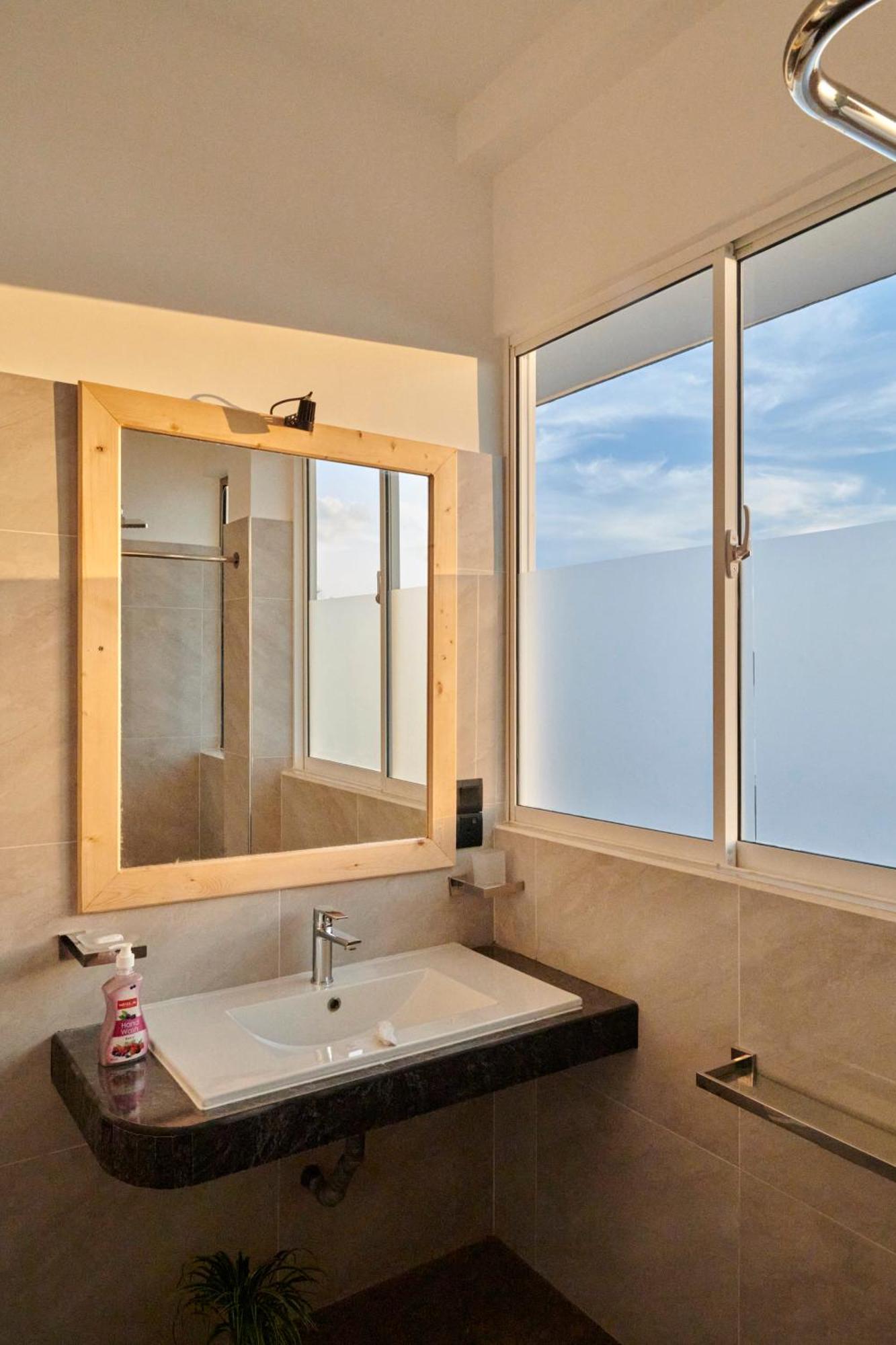 Kings Bay Beach Resort Galle Extérieur photo