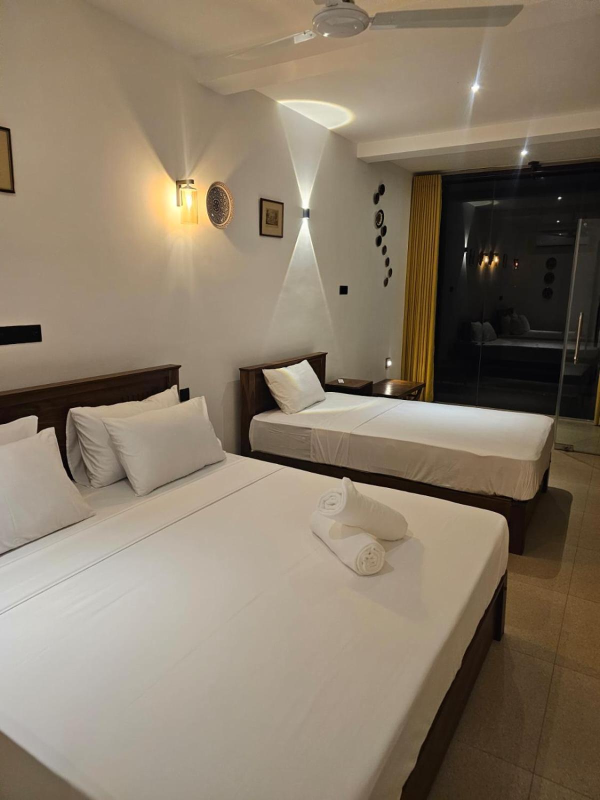 Kings Bay Beach Resort Galle Extérieur photo