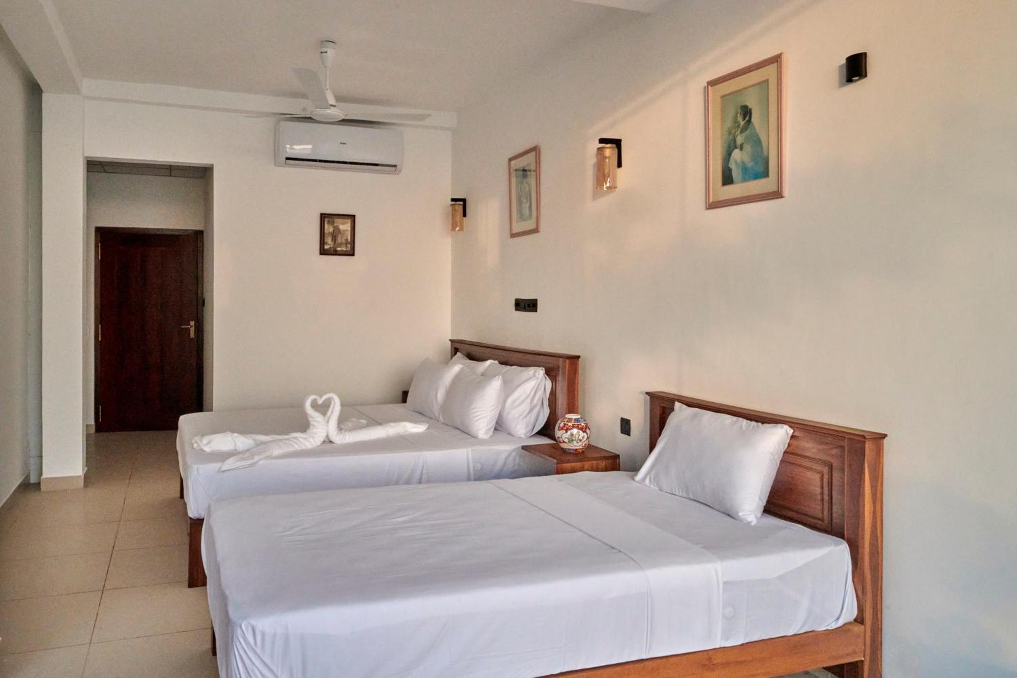 Kings Bay Beach Resort Galle Extérieur photo